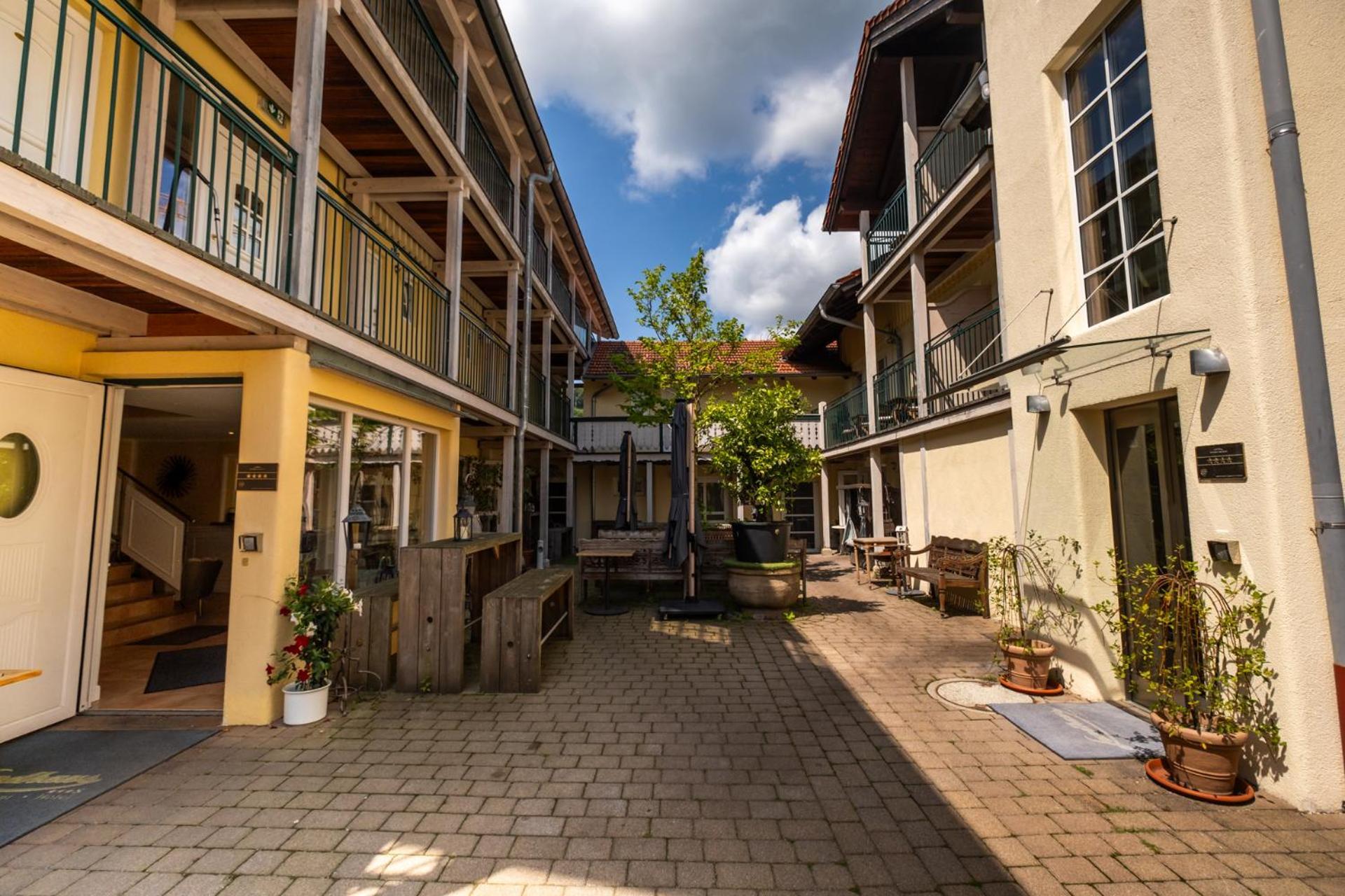 Landhaus Café Restaurant&Hotel Wolfratshausen Exterior foto