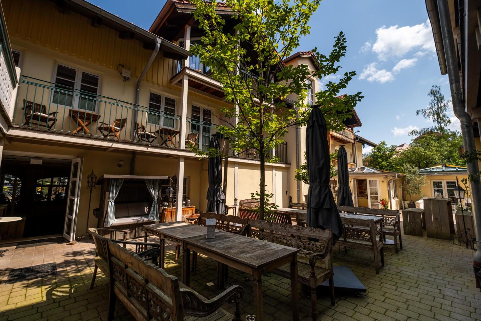 Landhaus Café Restaurant&Hotel Wolfratshausen Exterior foto