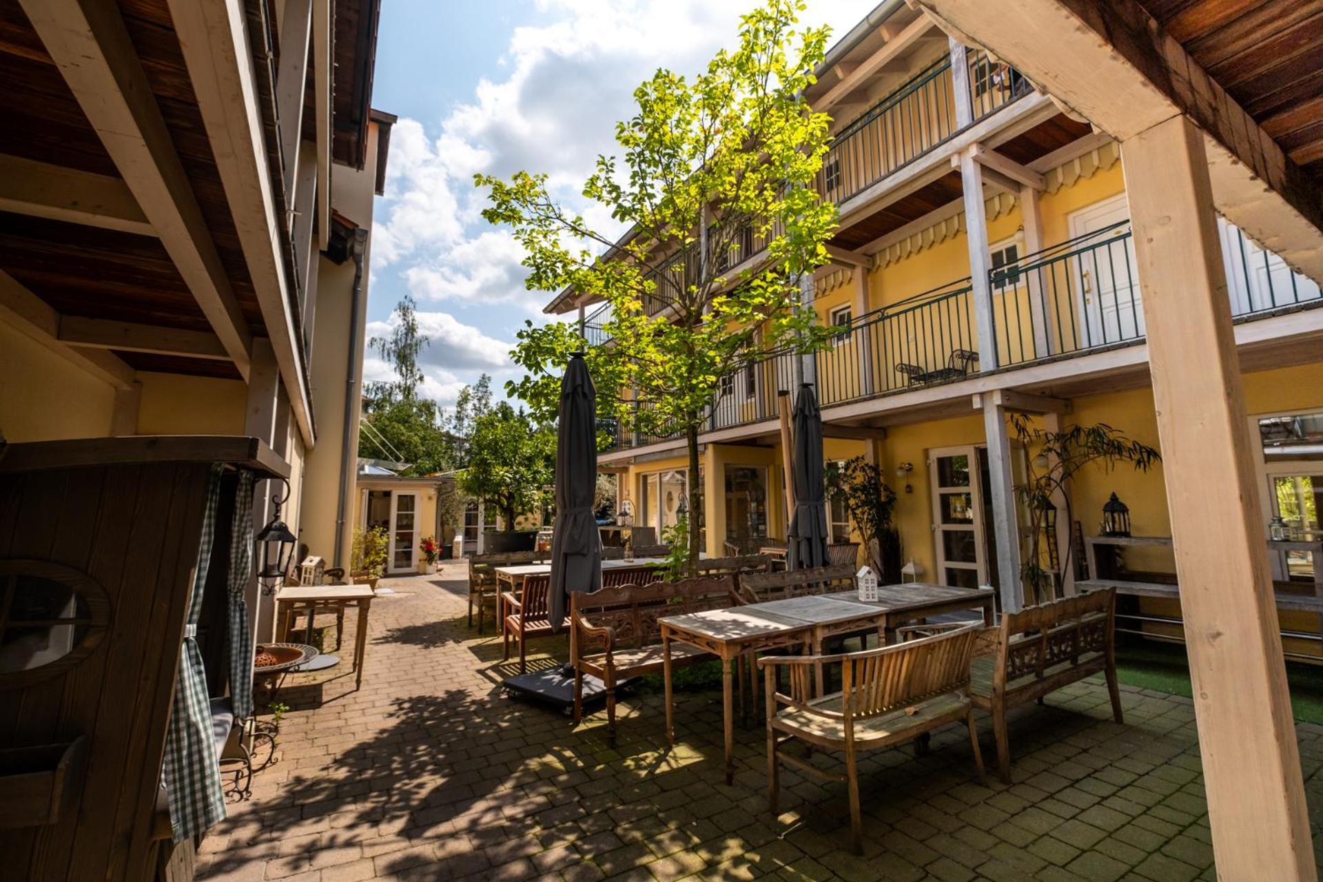 Landhaus Café Restaurant&Hotel Wolfratshausen Exterior foto