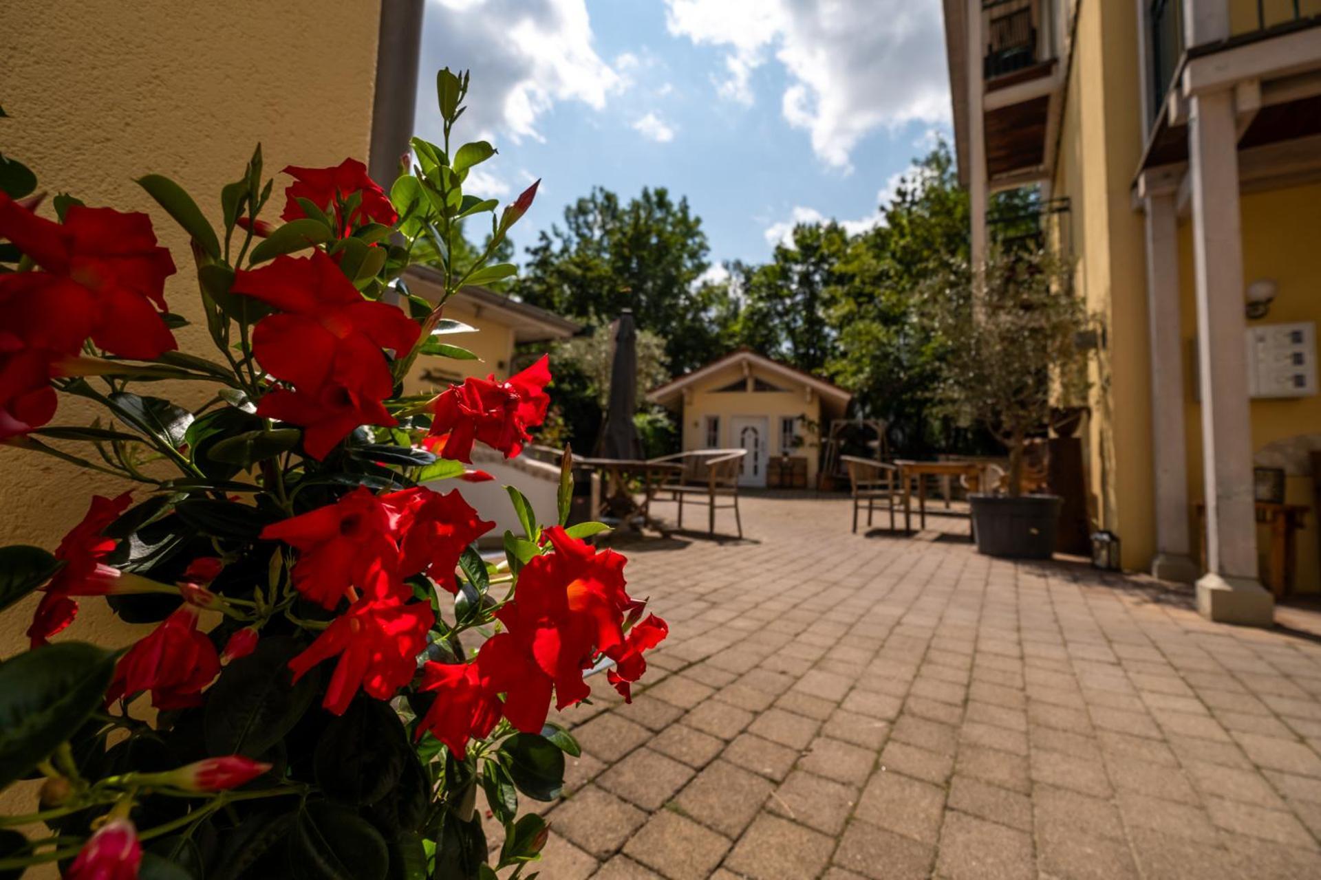 Landhaus Café Restaurant&Hotel Wolfratshausen Exterior foto